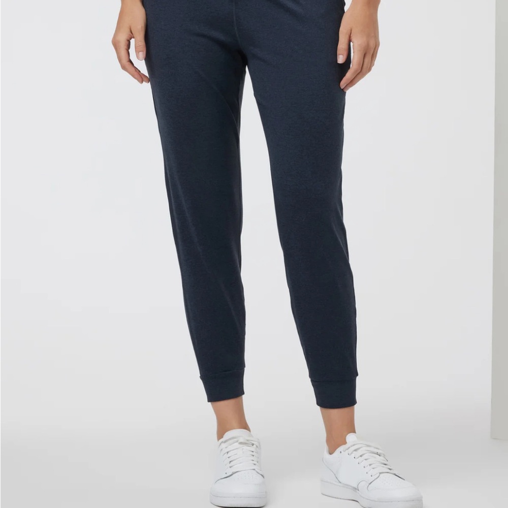 Vuori Performance Jogger Sweatpants in Midnight Heather Size Small